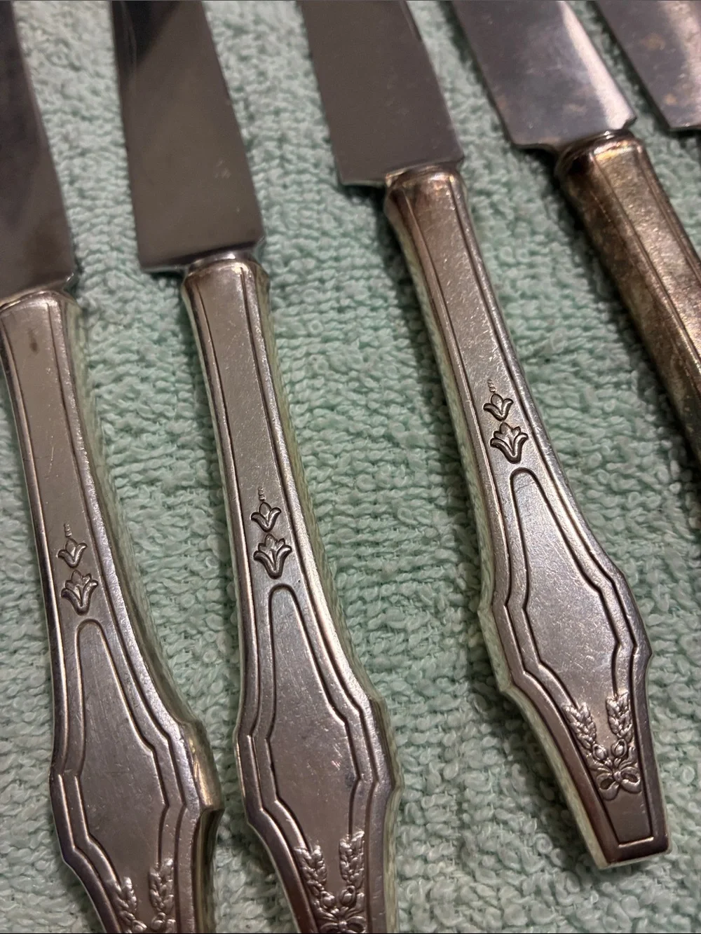 Oneida Silver Stainless Steel Dinner Knife Set - Silver Handles